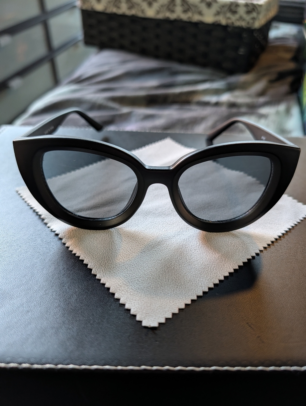 Black Cat-Eye Sunglasses - Picture 2 of 6